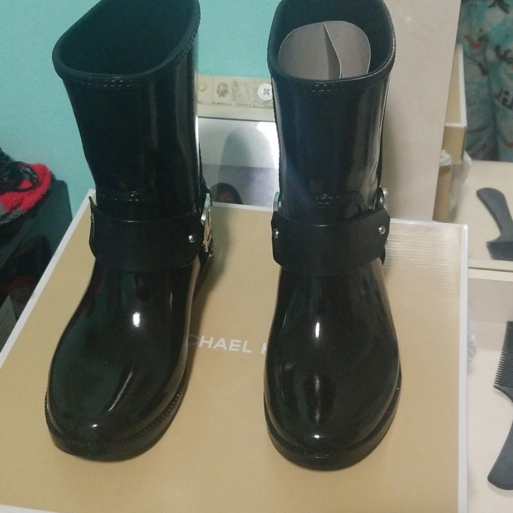 Michael kors rain boots